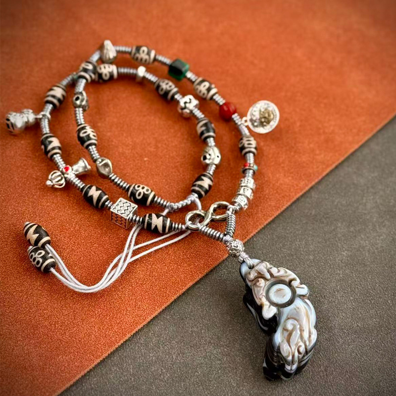 天然玛瑙雕刻招财药师貔貅吊坠锁骨链五眼闪电天珠手工编织绳项链
