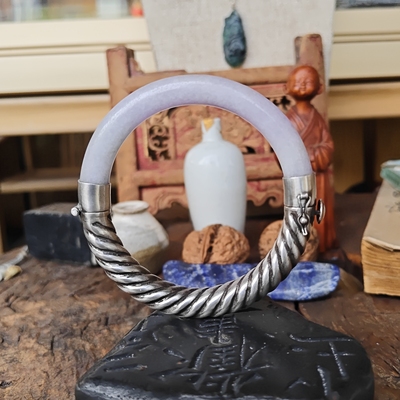 苗乡银绣坊中国风孤品镶嵌修复老翡翠带春断镯足银錾刻麻花手镯