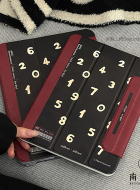 南山所 ins原创iPadPro11平板壳双面夹复古黑红数字保护2022/24款磁吸搭扣亚克力全包旋转笔槽三折Air4567/13