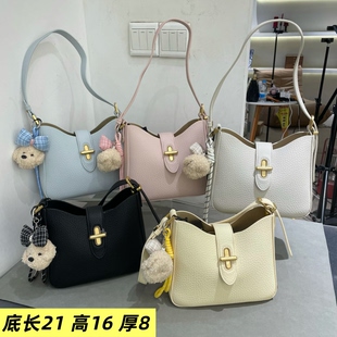 荔枝皮锁扣小清新女包2026新款 休闲轻奢气质百搭斜挎包 2610韩版