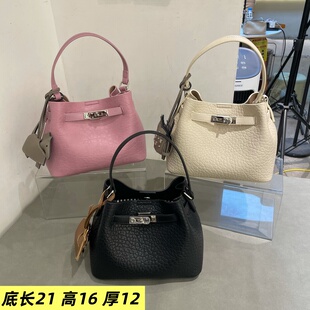 劳拉时黛女包2026新款潮流泡泡纹爆款小桶包5883洋气奢软手腕斜挎