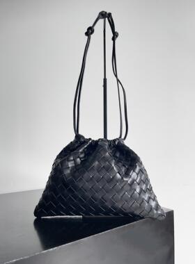 意大利新款腋下包dustbag羊皮编织女包单肩包包抽绳包云朵包32cm