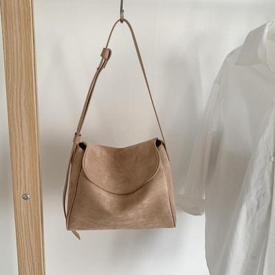 日本小众麂皮包包复古翻盖式秋冬新款小方包女纯色百搭手提单肩包