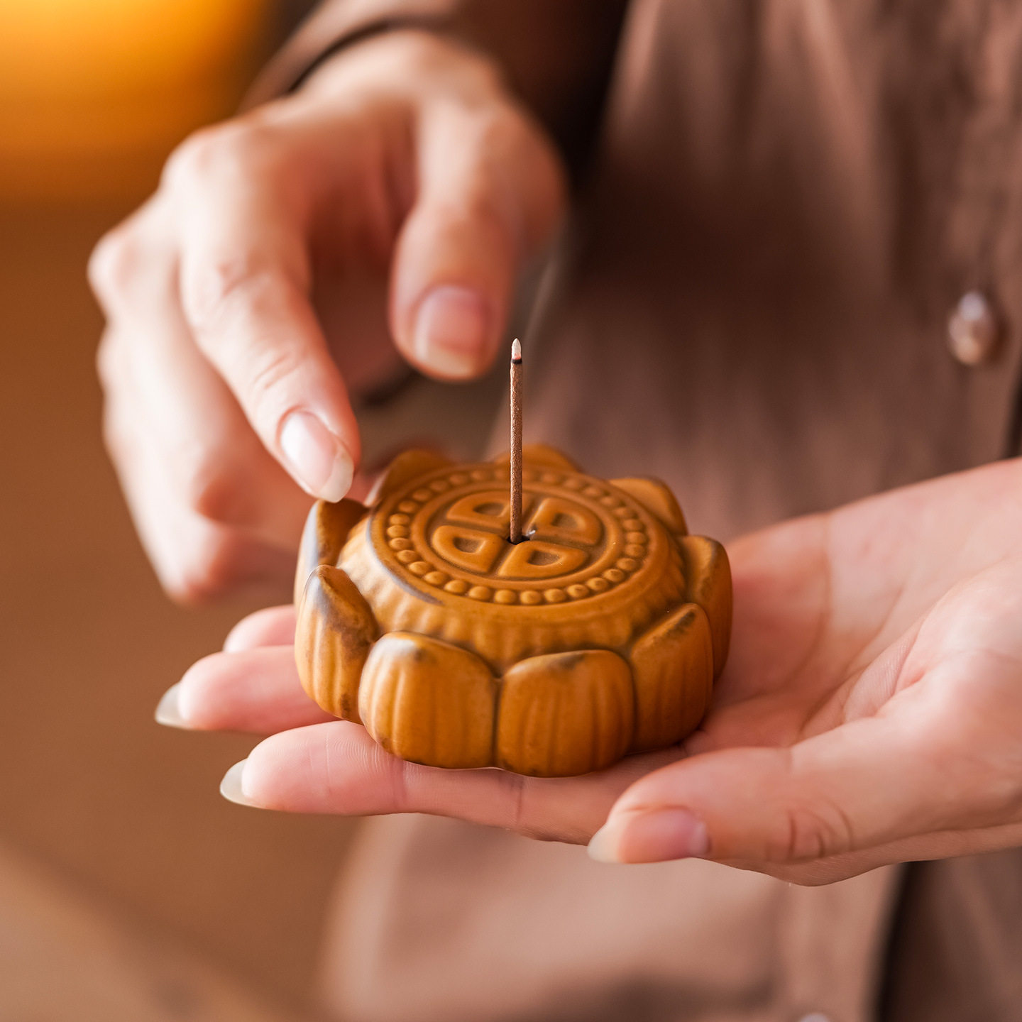 创意莲花月饼香插香座家用室内檀香熏香炉香器个性线香炉中秋礼物