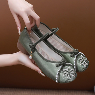 老北京布鞋女绣花鞋汉服鞋子古风搭配旗袍的单鞋民国风复古高跟鞋