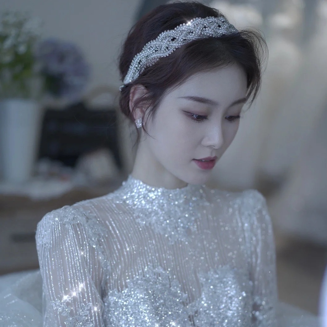 伴娘团白纱礼服配饰发饰