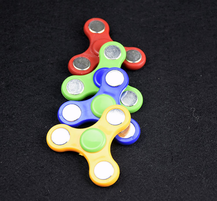 어린이 장난감 도매 새로운 스타일 손가락 끝 회 전자 EDC 감압 손가락 나선형 베어링 뜨거운 판매 거리 매점 공급 선물