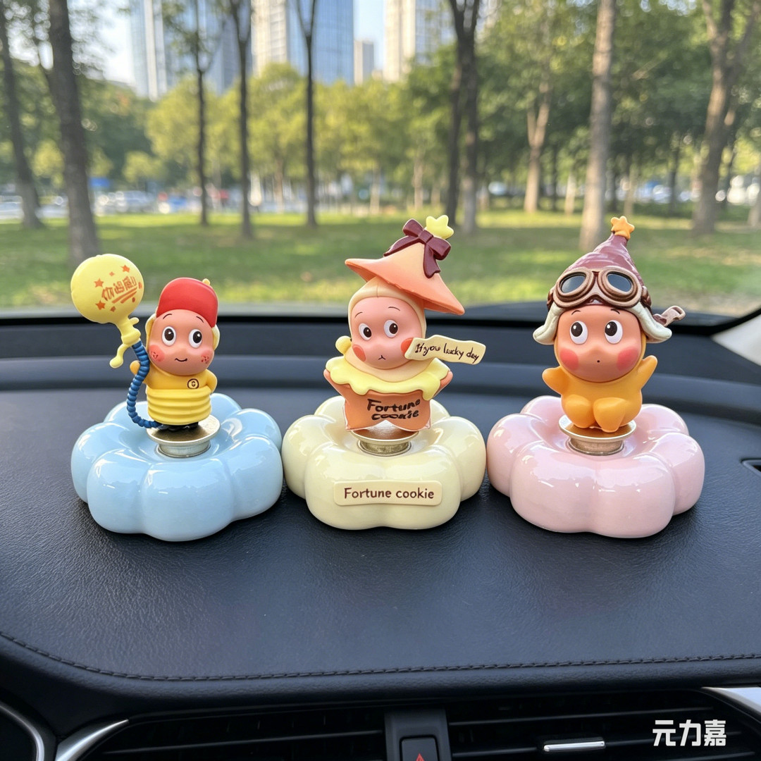 星星人汽车中控饰品摆件