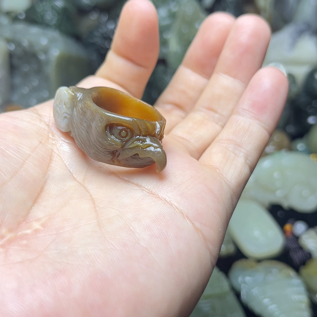 和田玉且末料糖玉鹰头钱戒圈卡18