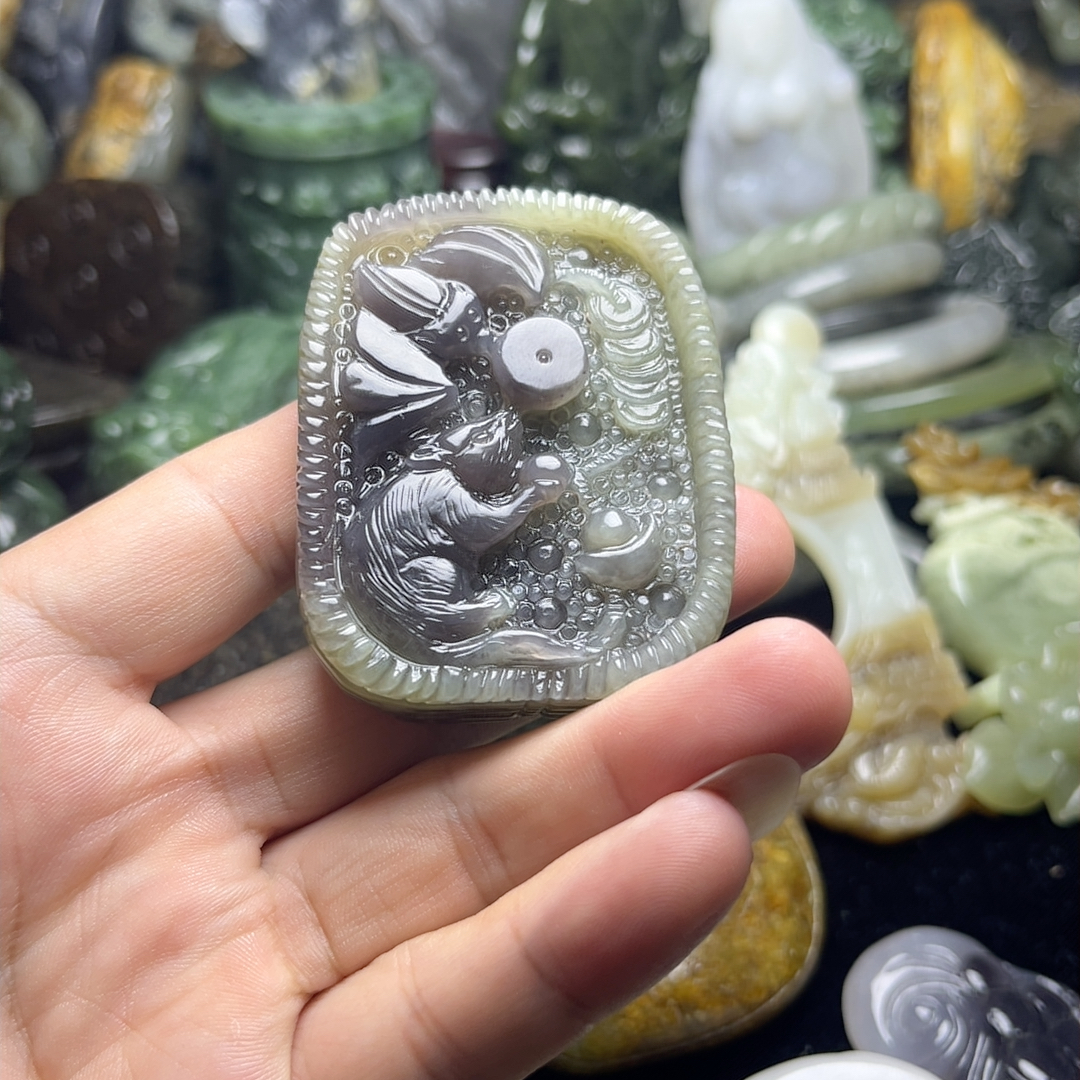和田玉青海料烟紫鼠来宝吊坠属你有钱