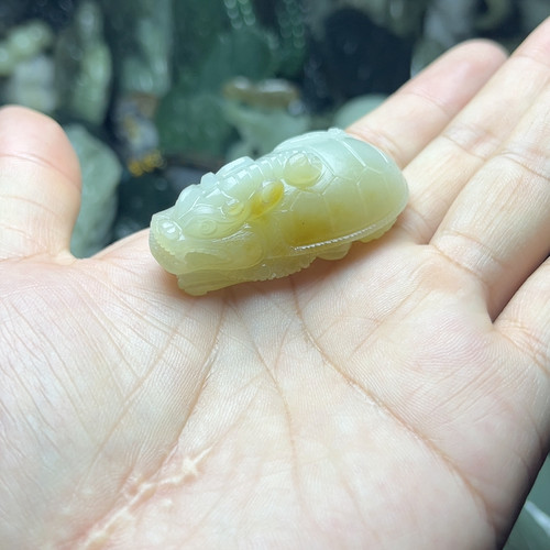 新疆和田玉且末糖白龙龟挂件