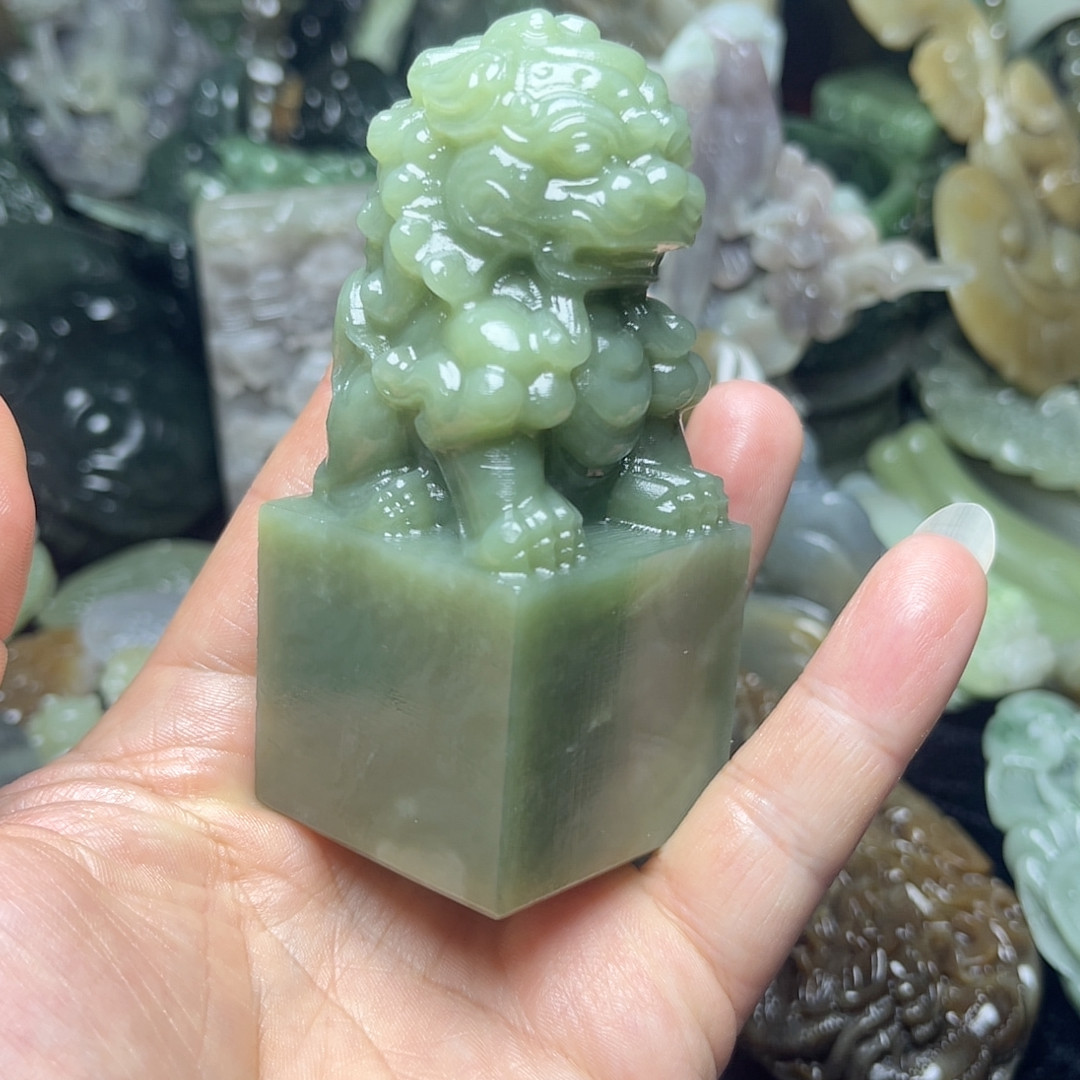 青海料湖水绿狮子印章