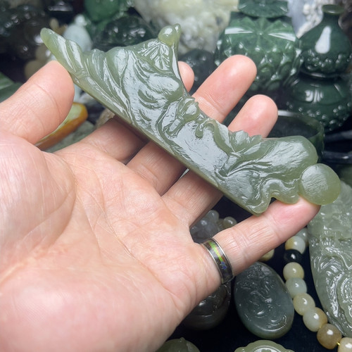 和田玉湖水绿悟道/山峦起伏笔架