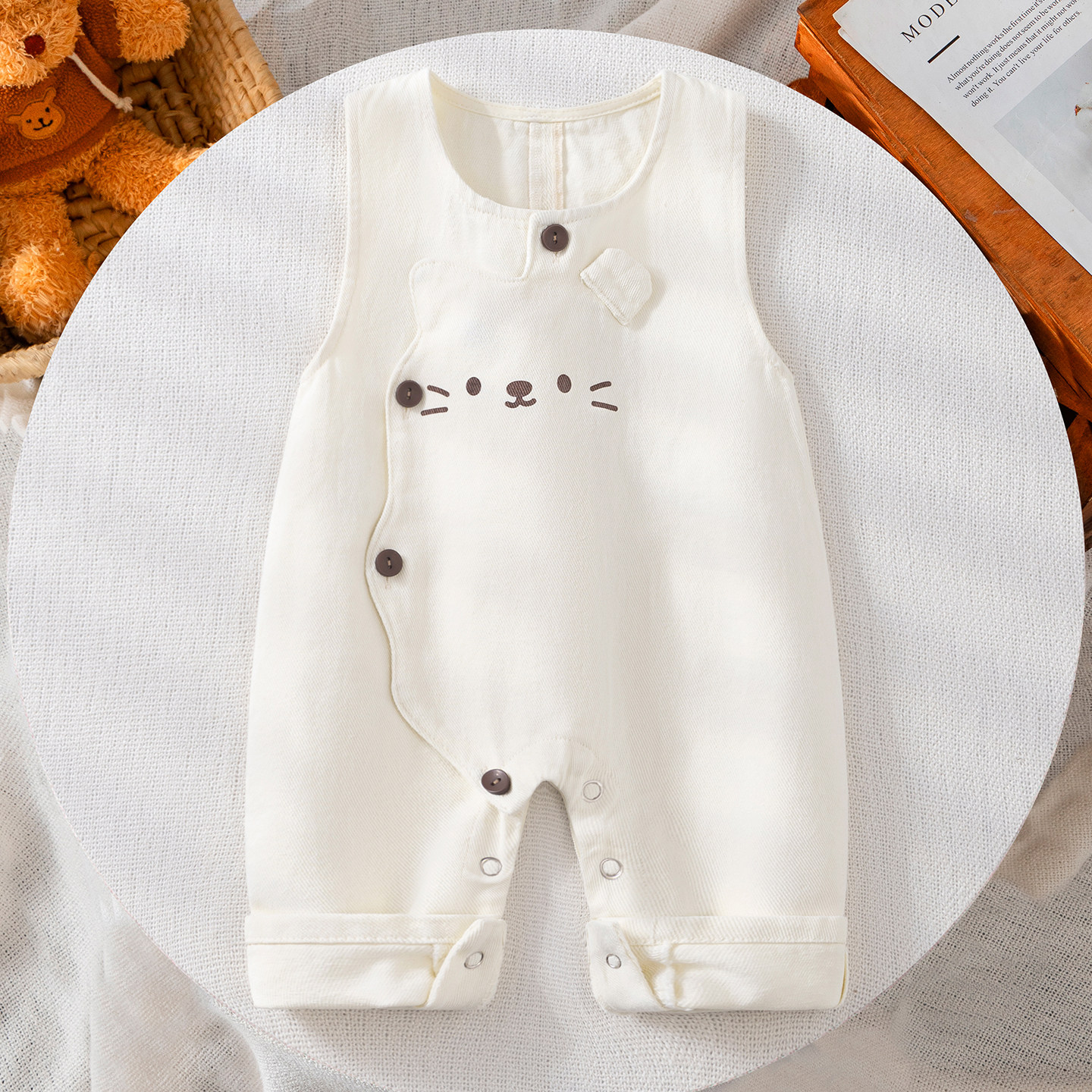 2026婴儿可爱背心式背带裤春装外出宝宝白色按扣裤子儿童春秋衣服