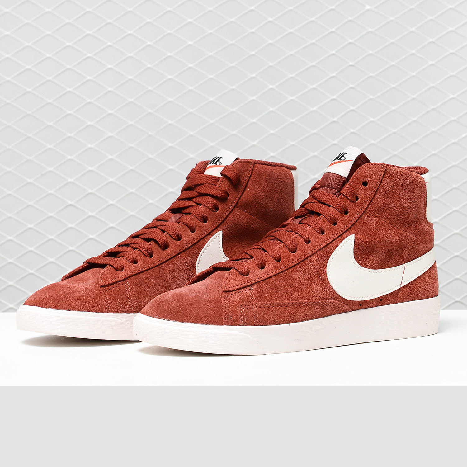 nike/耐克板鞋男女同款blazer开拓者经典高帮运动鞋休闲鞋 av9376