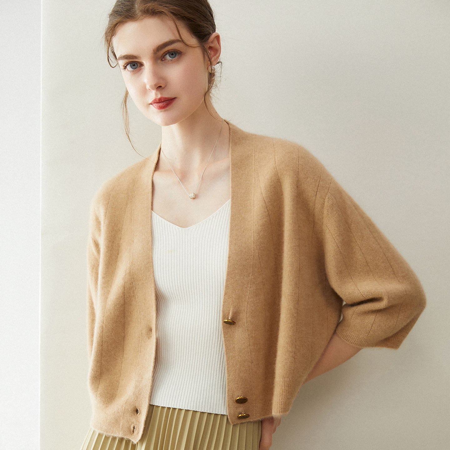 100%纯山羊绒衫女圆领短款针织衫