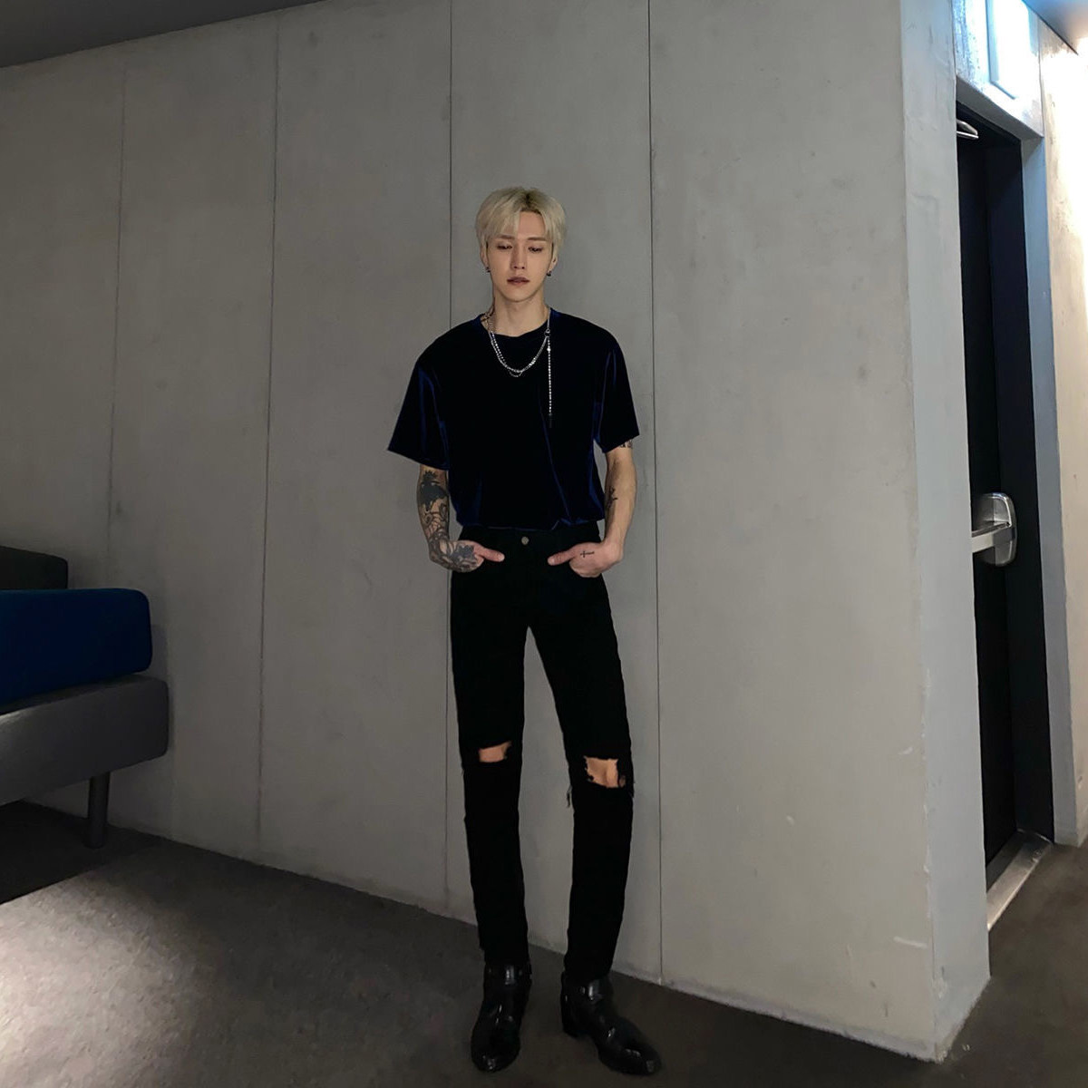 韩国黑色百搭高级感修身膝盖破洞牛仔裤男休闲潮流cleanfit九分裤