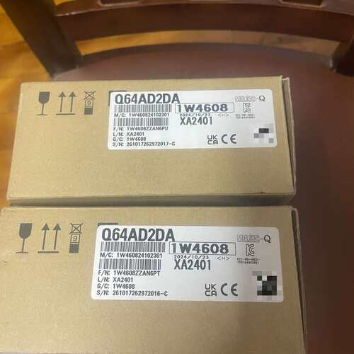 议价模块Q64AD2DA两台，实物如下图所示，正可维修