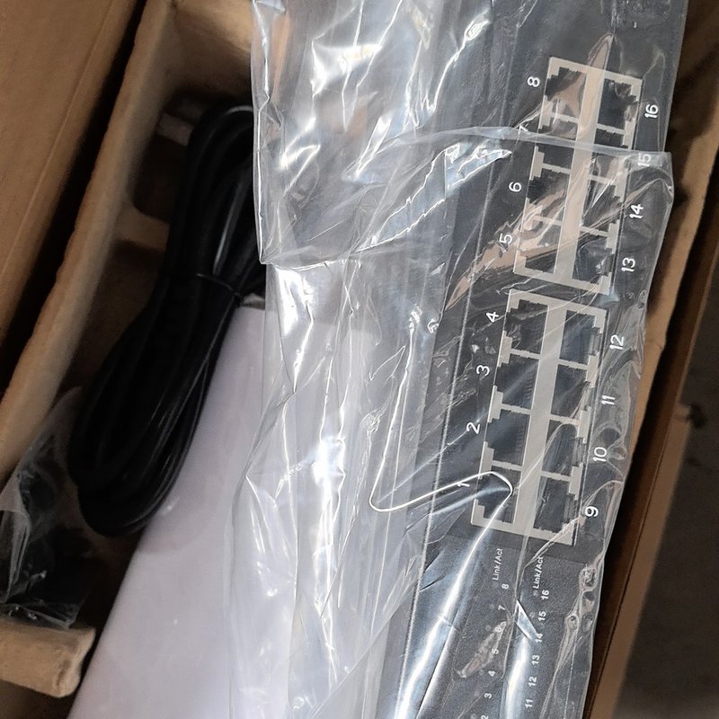 议价BDCOM博达S1016 16口百兆交换机，，实物拍可维修