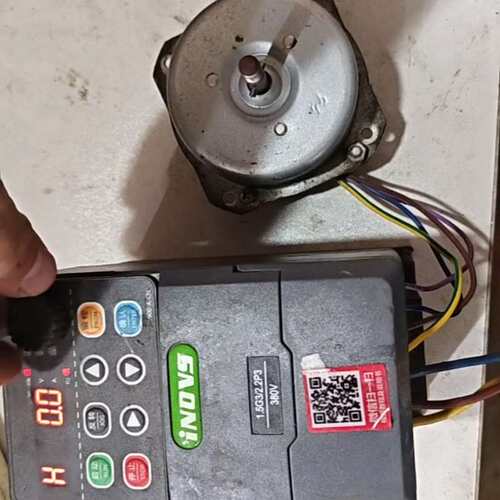 议价iNDVS英捷思变频器 型号Y900-0015M3 功率1可维修