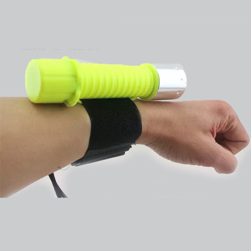 T6LED户外潜水塑料强光手电筒