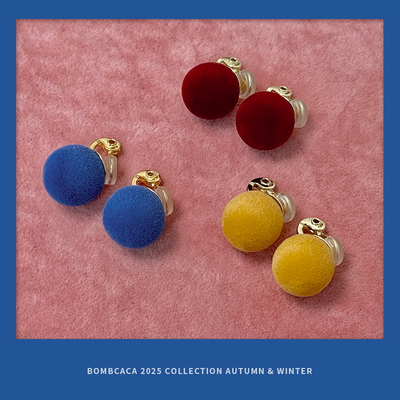 BOMBCACA放牛班的秋天系列 耳朵上的蓝丝绒 秋冬毛茸茸圆球耳环女