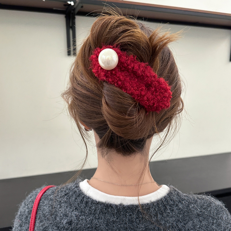 气质秋冬毛绒珍珠鸭嘴夹发夹~