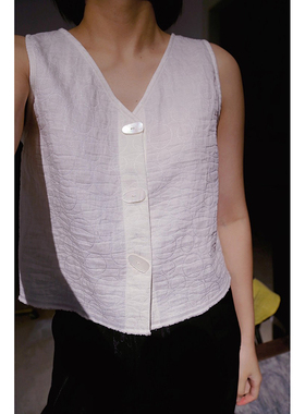 面料的终结者  白色亮丝圈圈提花进口面料 异形贝壳扣 两面穿马甲