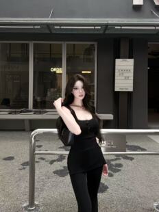 AWMUMU慕斯羊绒黑色方领吊带背心上衣套装直筒微喇休闲裤女两件套