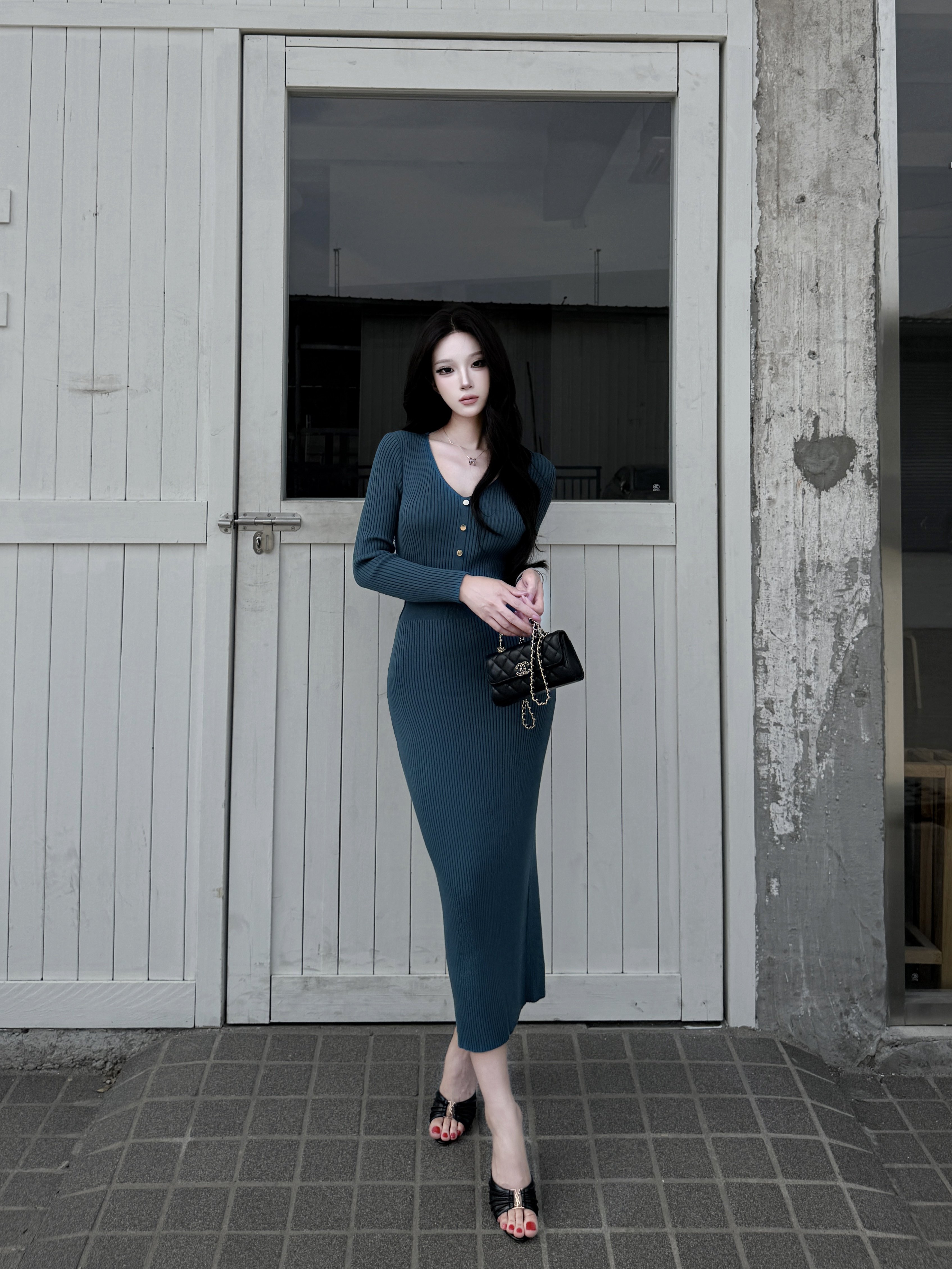 AWMUMU高智感气质V领针织连衣裙女御姐风收腰显瘦内搭打底长裙子