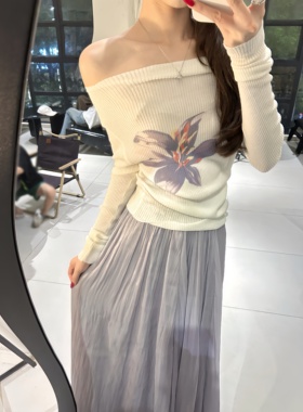 AWMUMU法式一字肩紫色鸢尾花印花针织上衣T恤女秋季斜肩长袖毛衣
