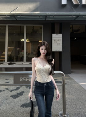 AWMUMU纯欲风辣妹韩系蕾丝碎花V领吊带背心女收腰修身显瘦上衣女