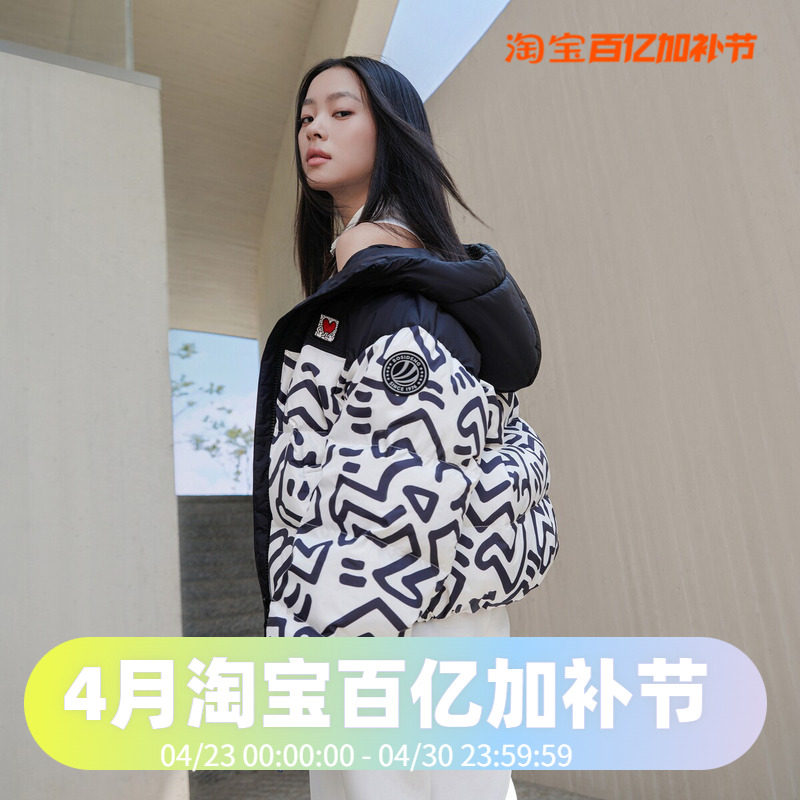 波司登2024冬女款加厚短款连帽面包服联名时尚运动羽绒服