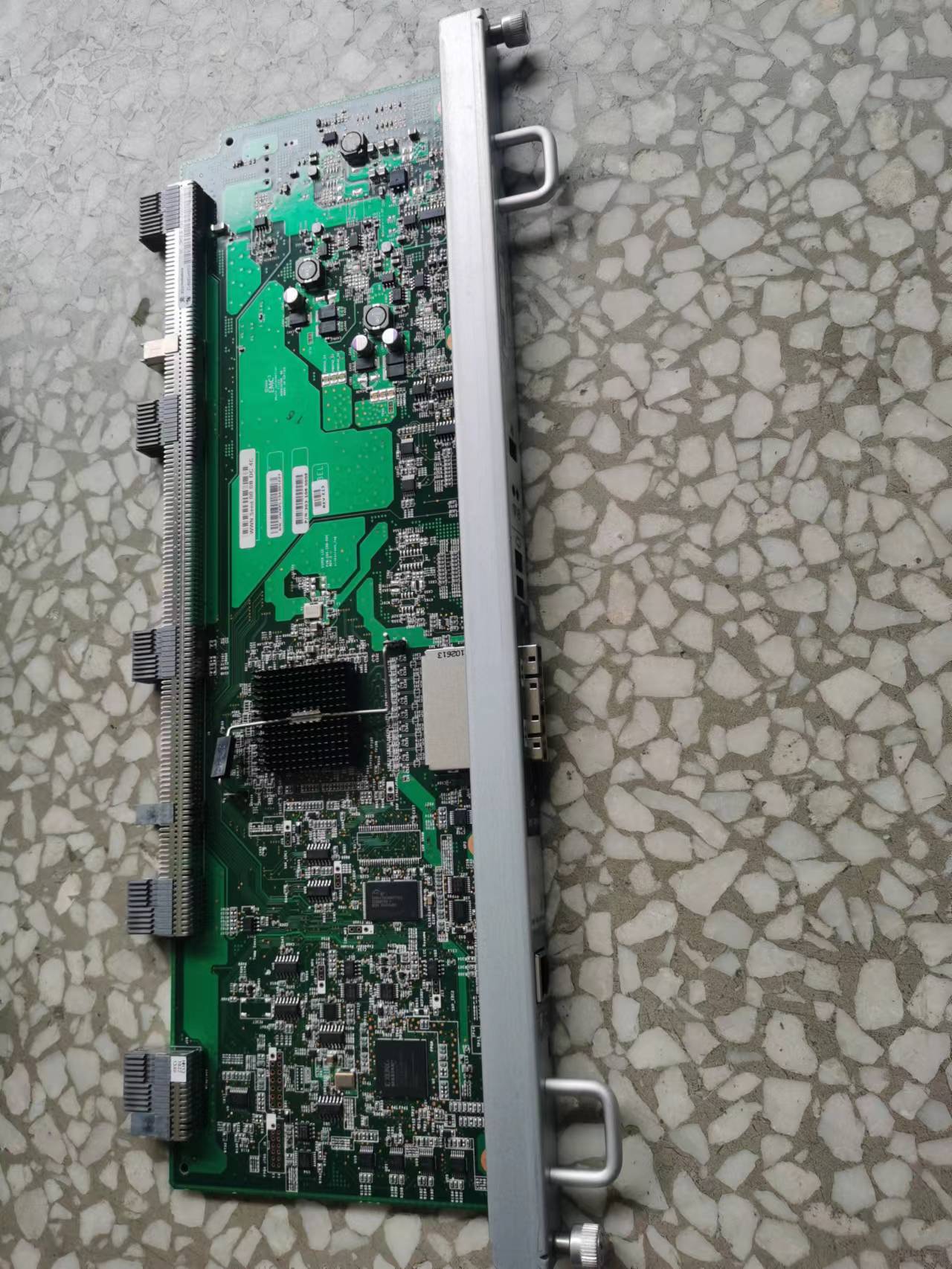 服务器控制卡EMC303-108-000E