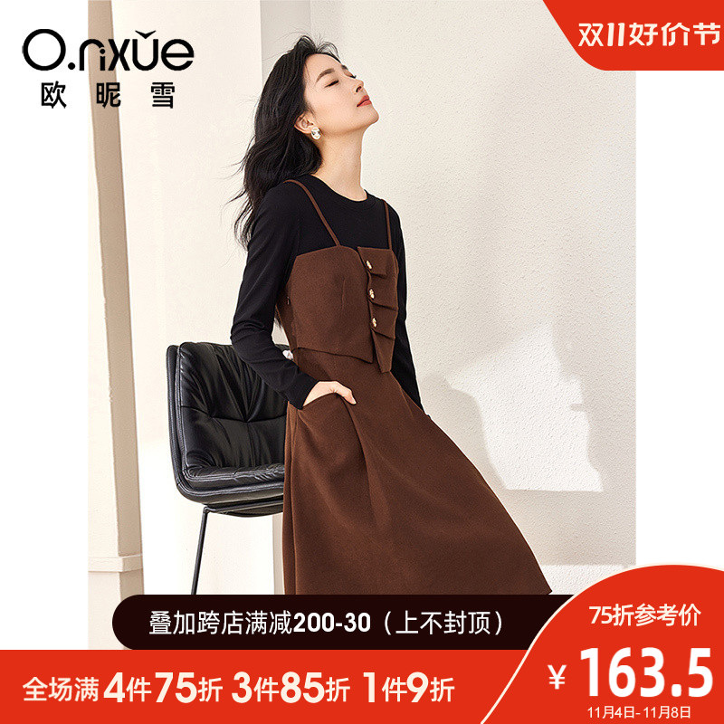 欧昵雪2023冬季新款时尚圆领吊带拼接假两件连衣裙女长袖高腰中裙