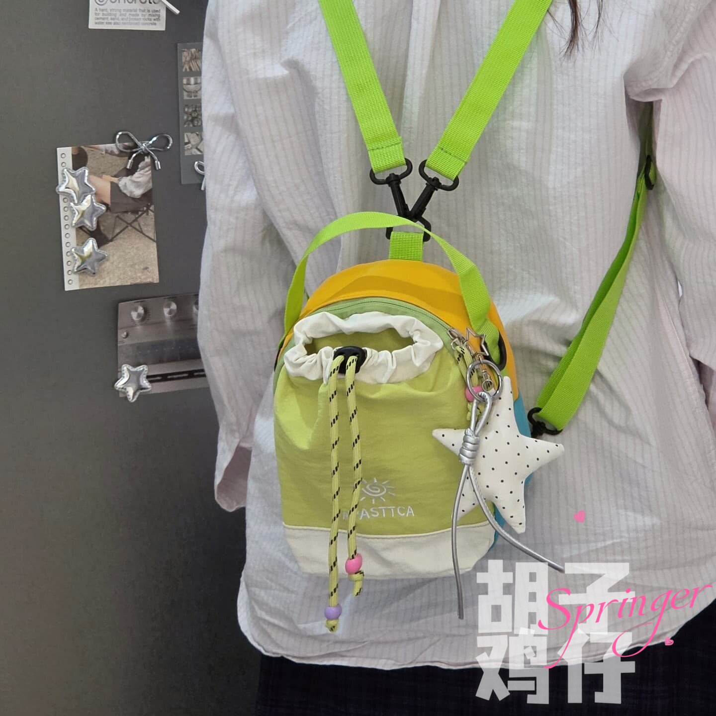 胡子鸡仔多巴胺户外抽绳手机包撞色轻便多功能拼接设计运动小背包