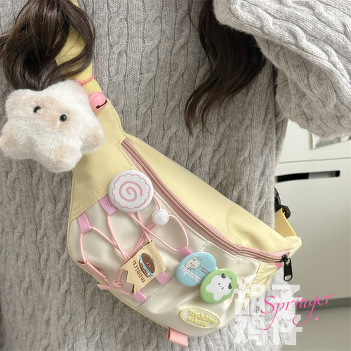 可爱的胸包少女感满满