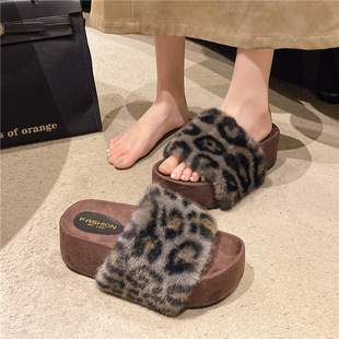 32码33特小码拖鞋防滑厚底外穿冬季棉拖鞋2025新款时尚增高毛毛鞋