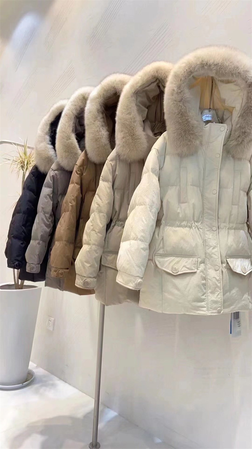 羽绒服女短款2023年冬装新款韩版收腰显瘦大毛领保暖外套90白鸭绒