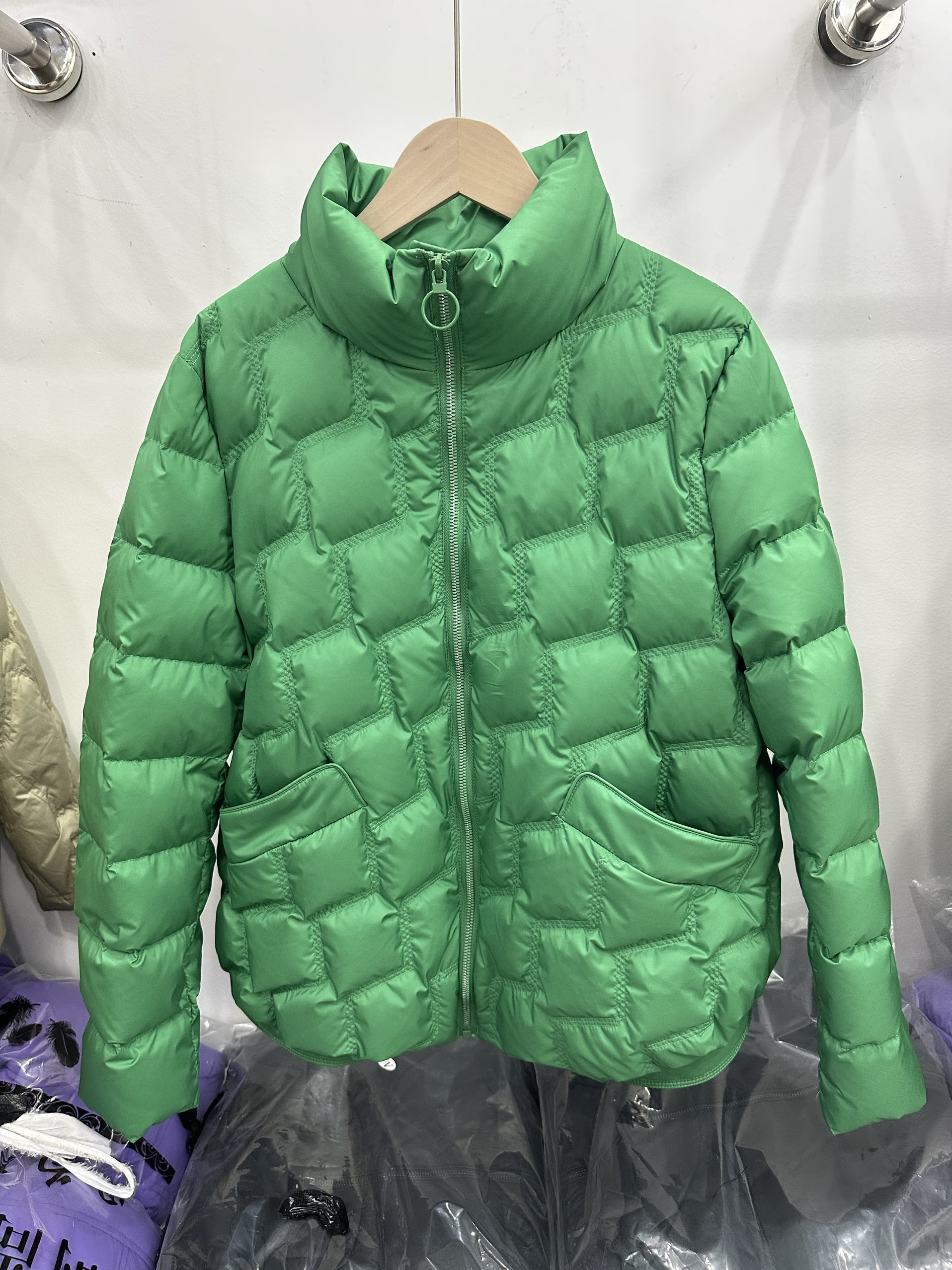 爆款2024早春新款小香风轻薄羽绒服女式短款立领小个子时尚外套潮