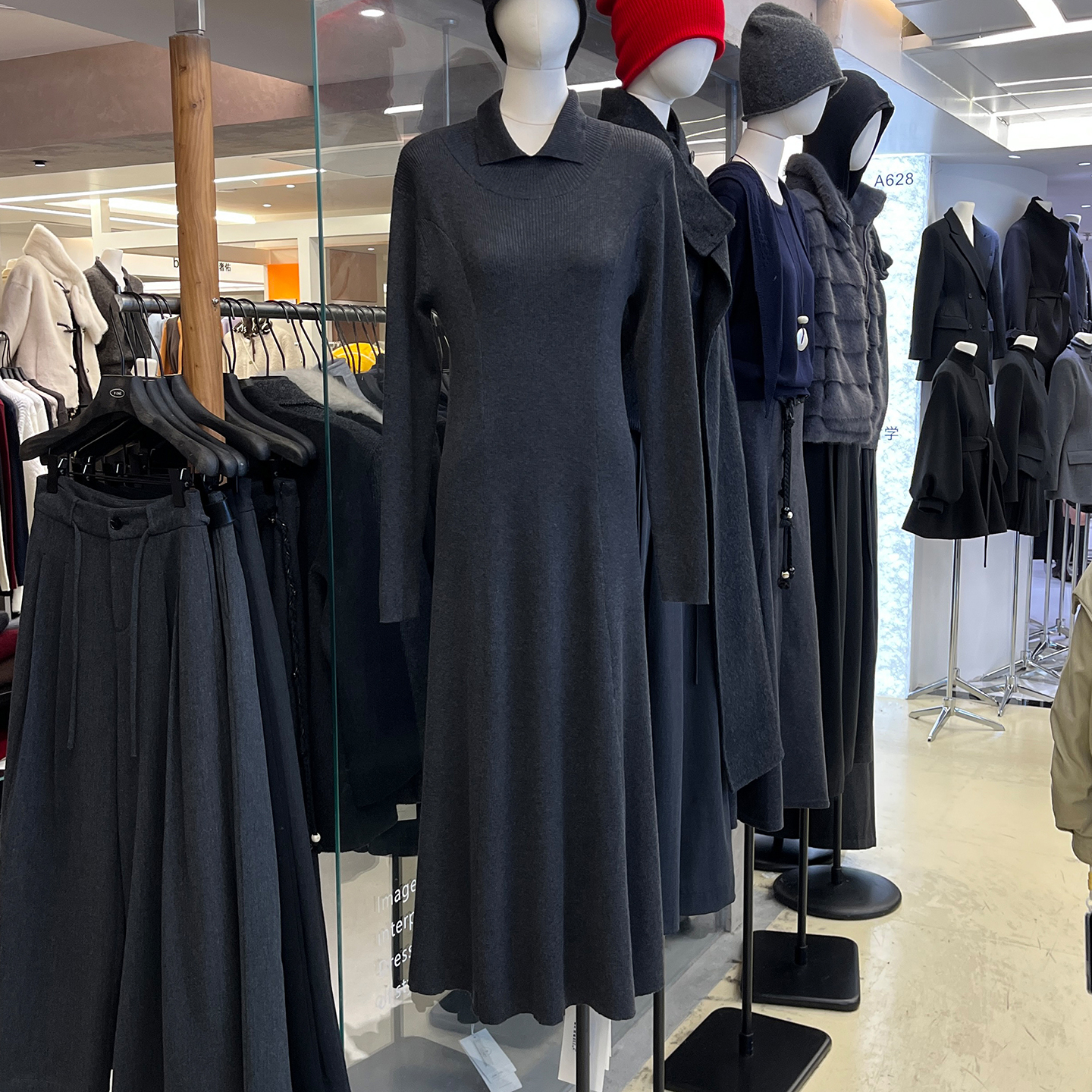 洋气翻领中长款长袖针织连衣裙