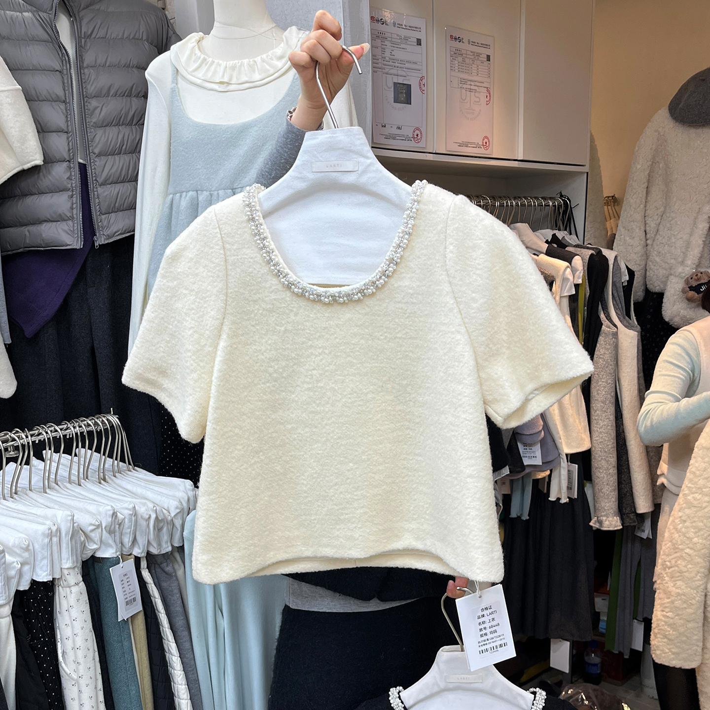 短款领口钉珠毛呢短袖上衣