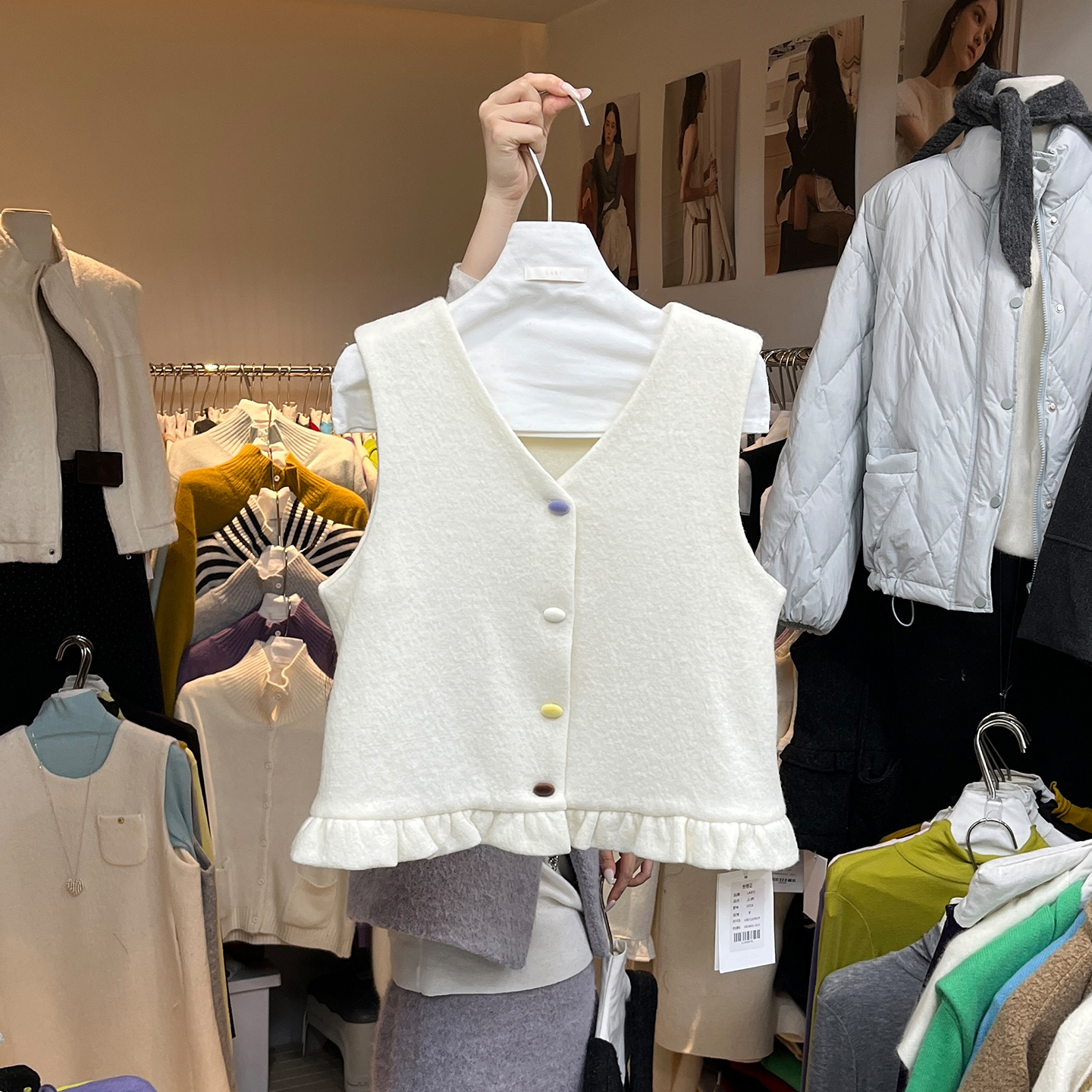 洋气短款撞色扣子毛呢马甲外套