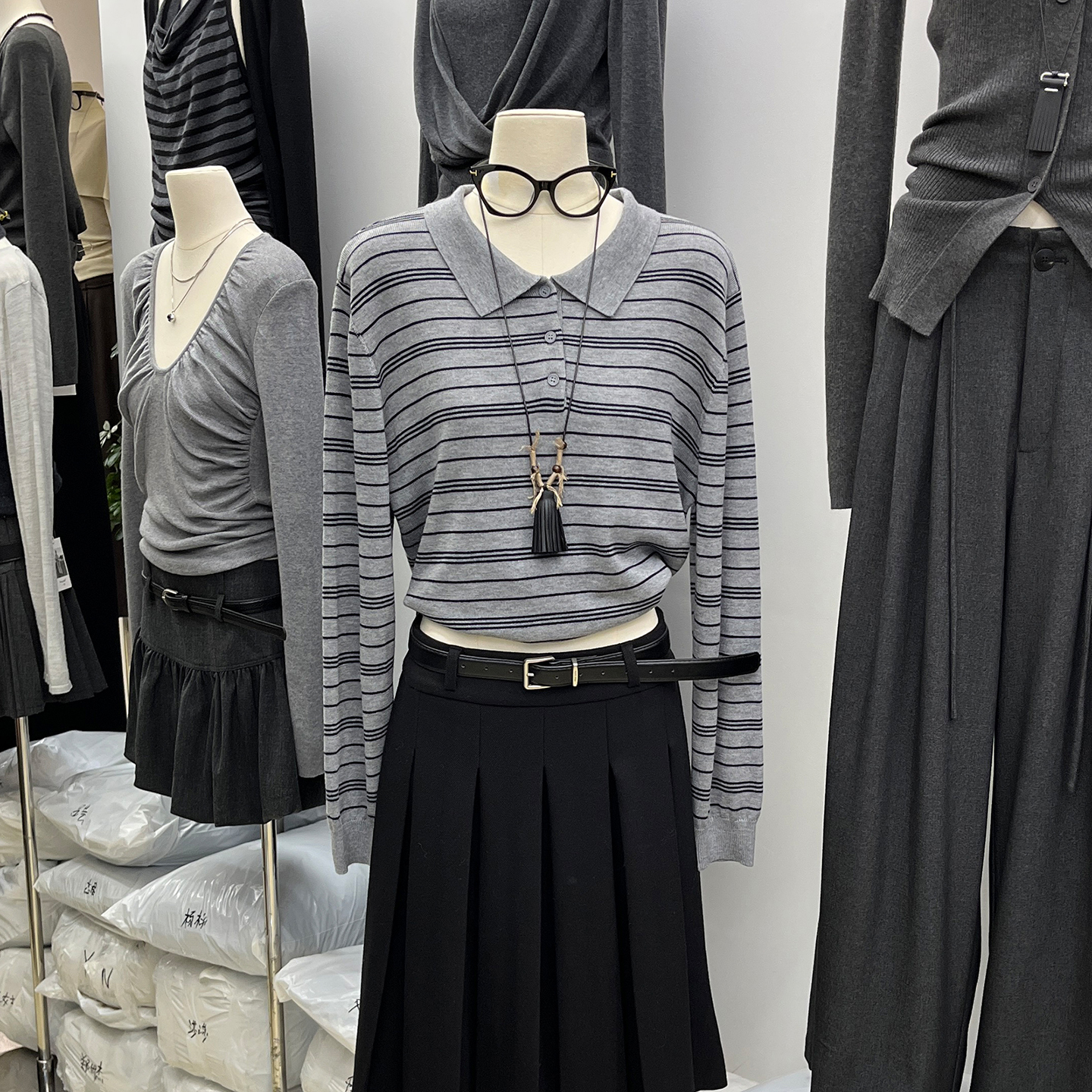 早秋穿搭POLO领条纹针织衫