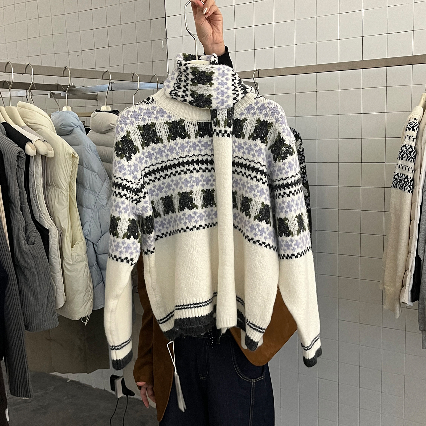 配围巾宽松圆领碎花毛衣女