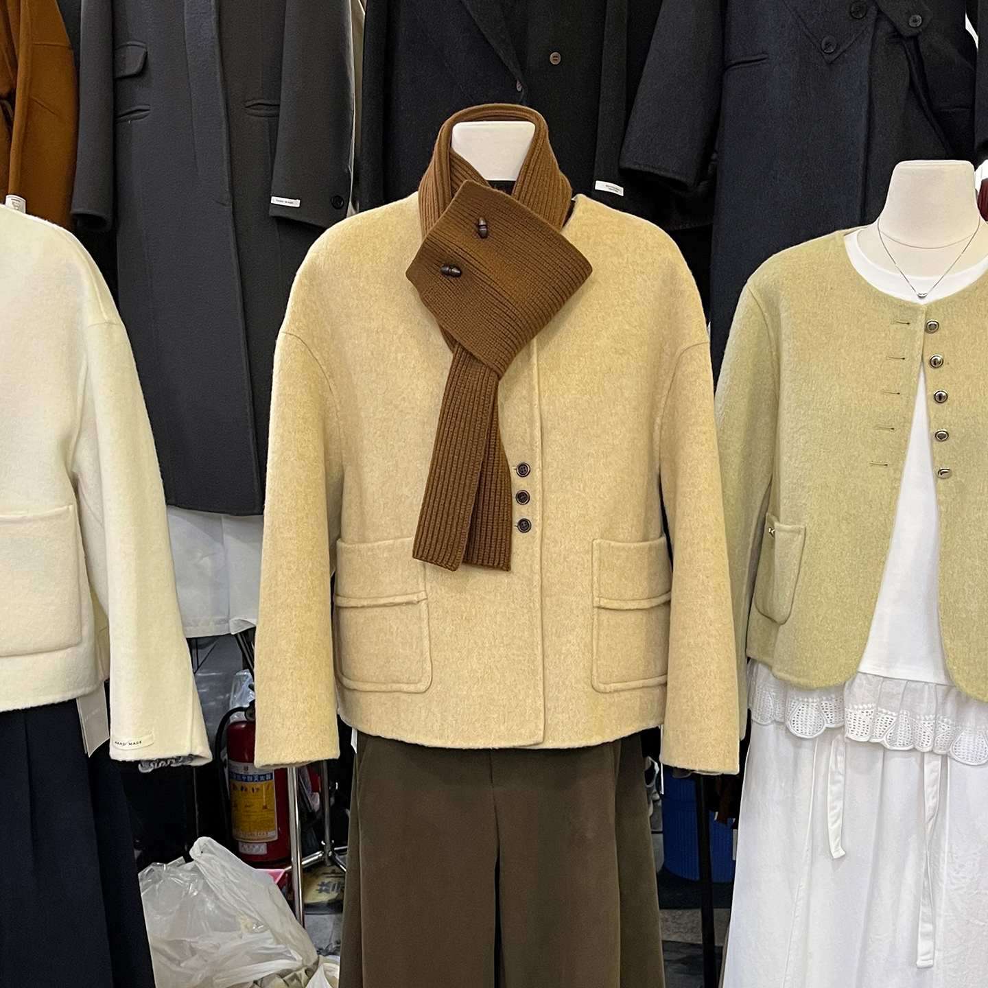 短款配围巾双面羊绒毛呢外套