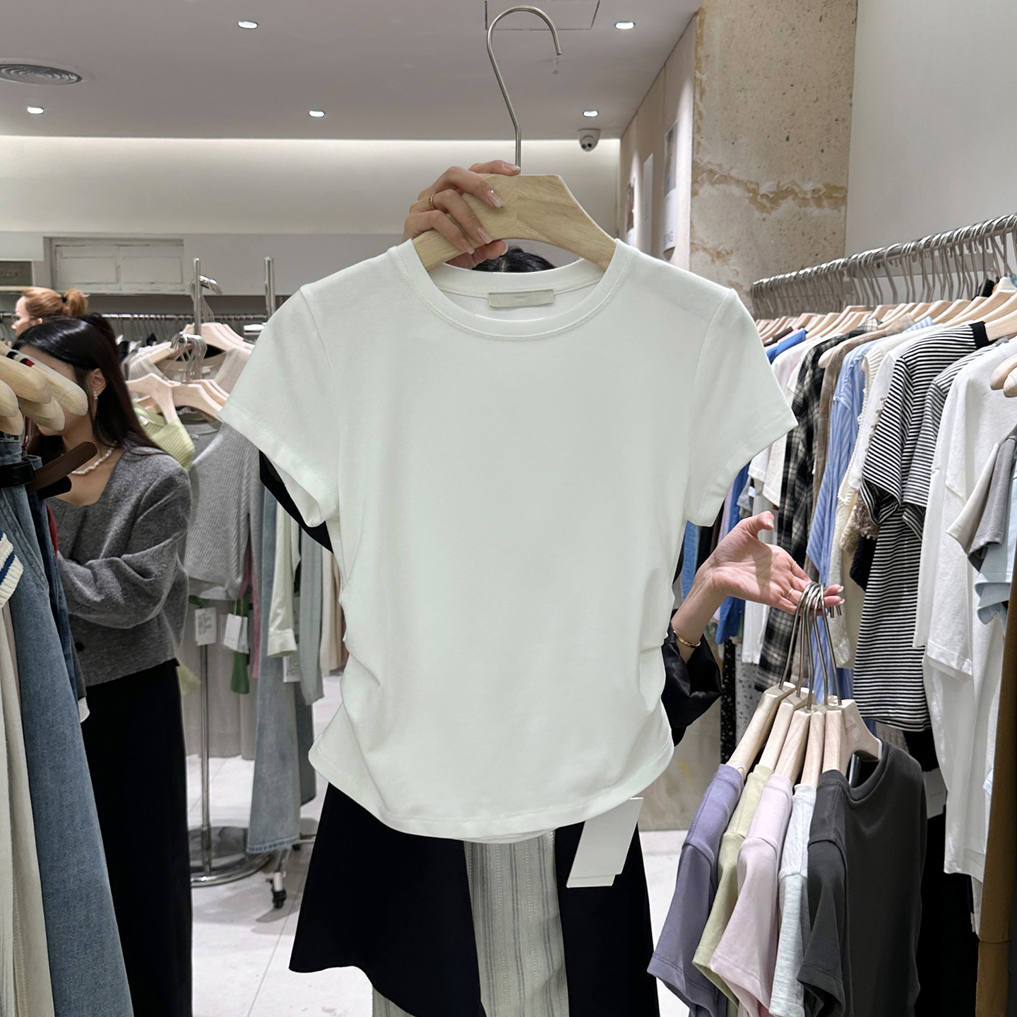 东大门女装2025春款基础款圆领短袖T恤女设计感小众抽褶体恤上衣