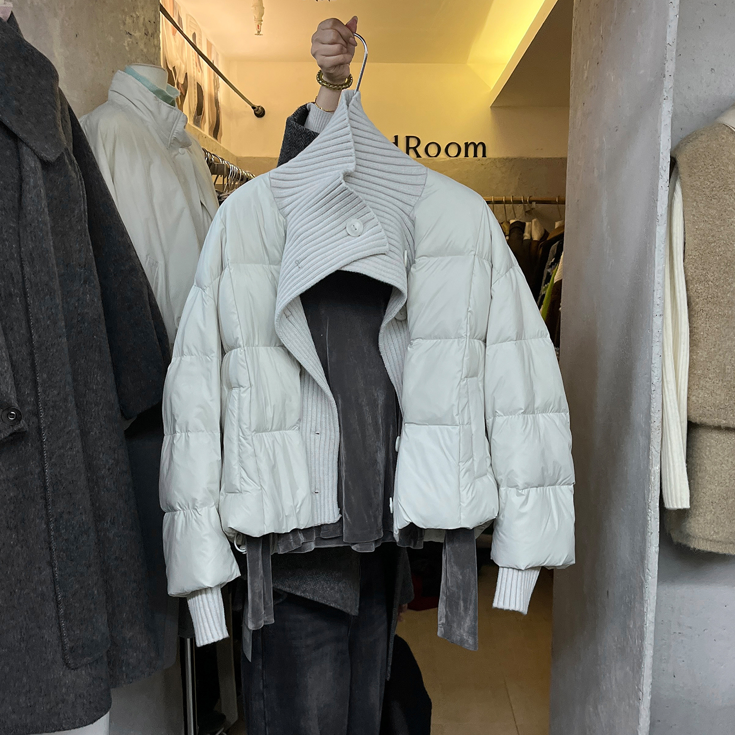 针织拼接高领束口袖子羽绒服女