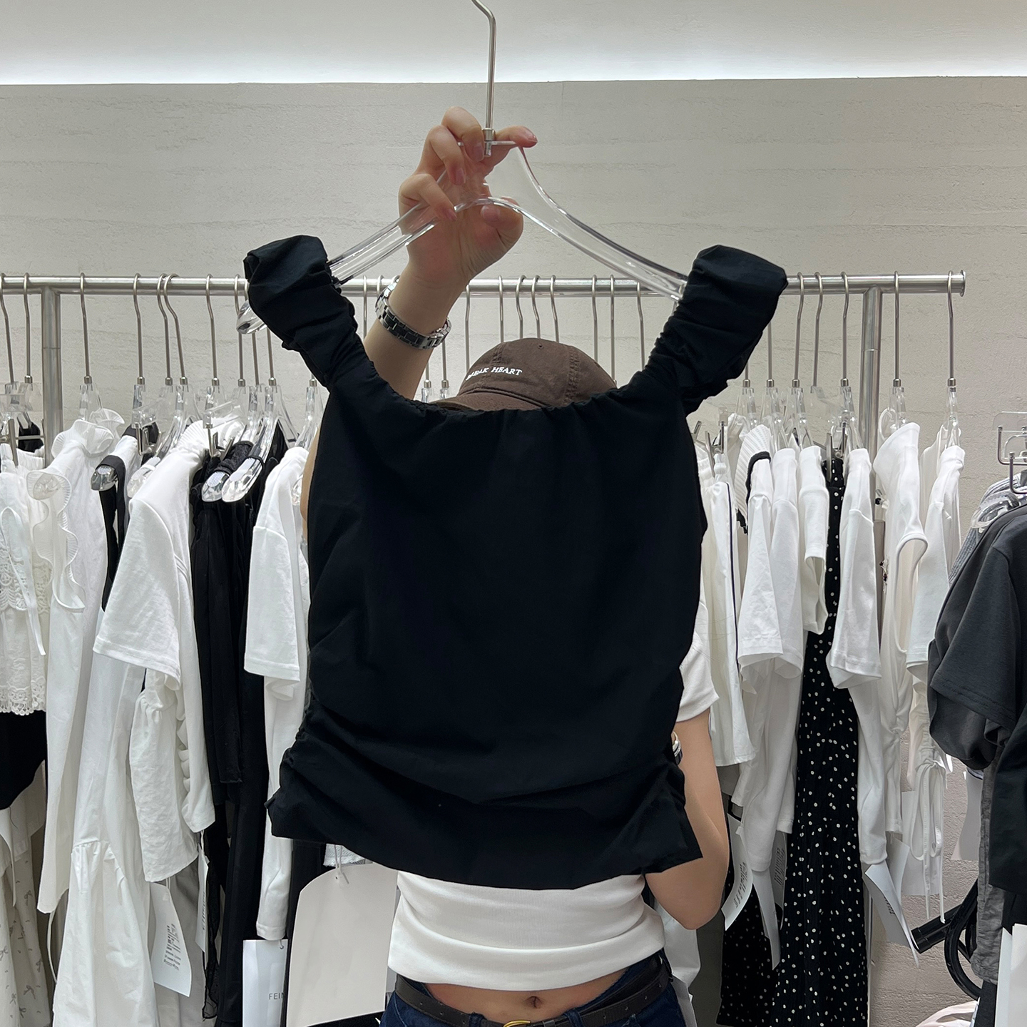 时尚短款上衣女2025夏季新款设计感褶皱外穿背心纯色百搭吊带小杉