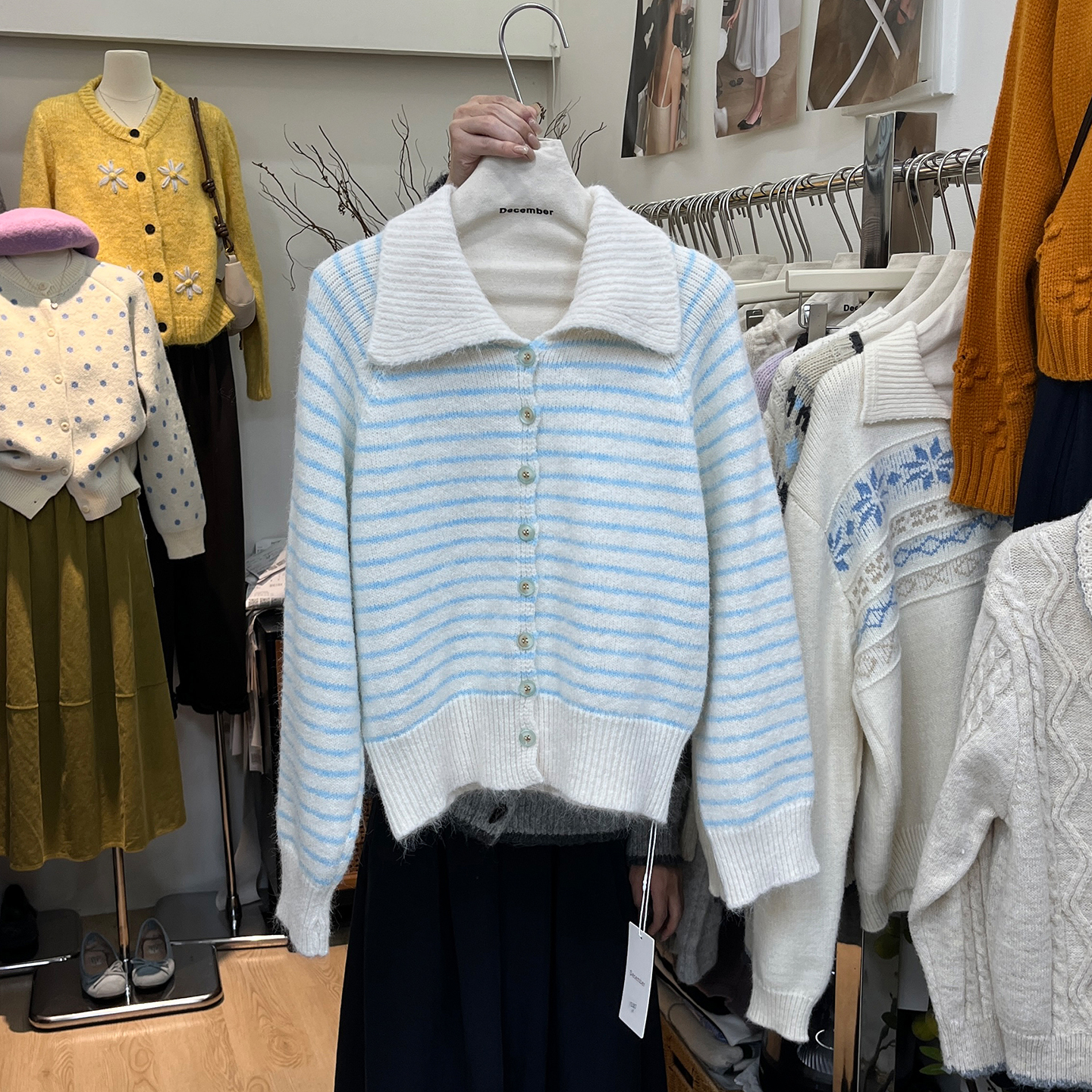 流行风格翻领条纹毛衣外套女